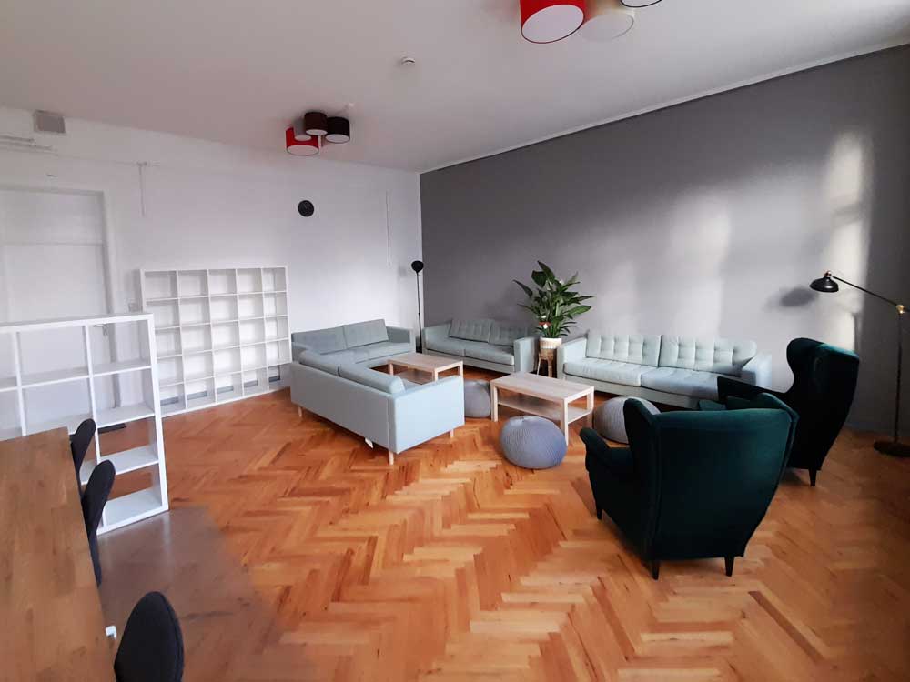 Der Aufenthaltsraum in der Ernestinenschule zu Lübeck nach der Renovierung. © IKEA Lübeck